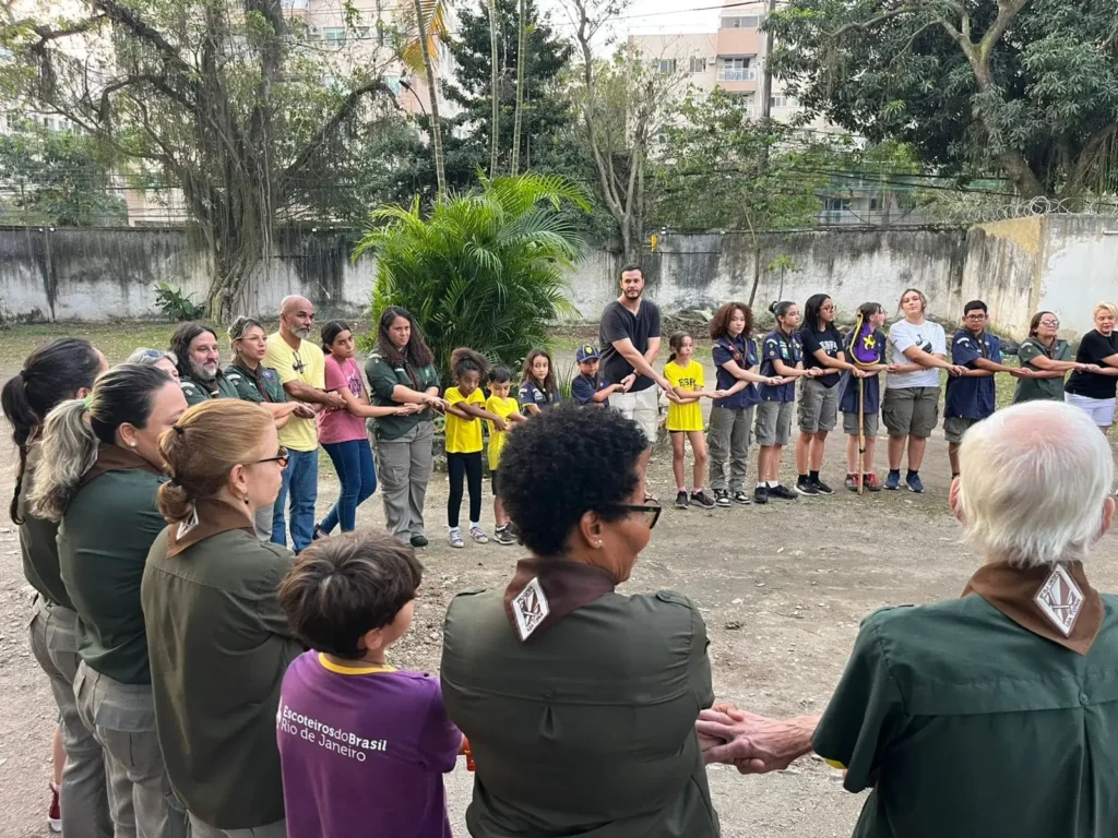 Participantes do GESFA em uma cadeia da fraternidade.